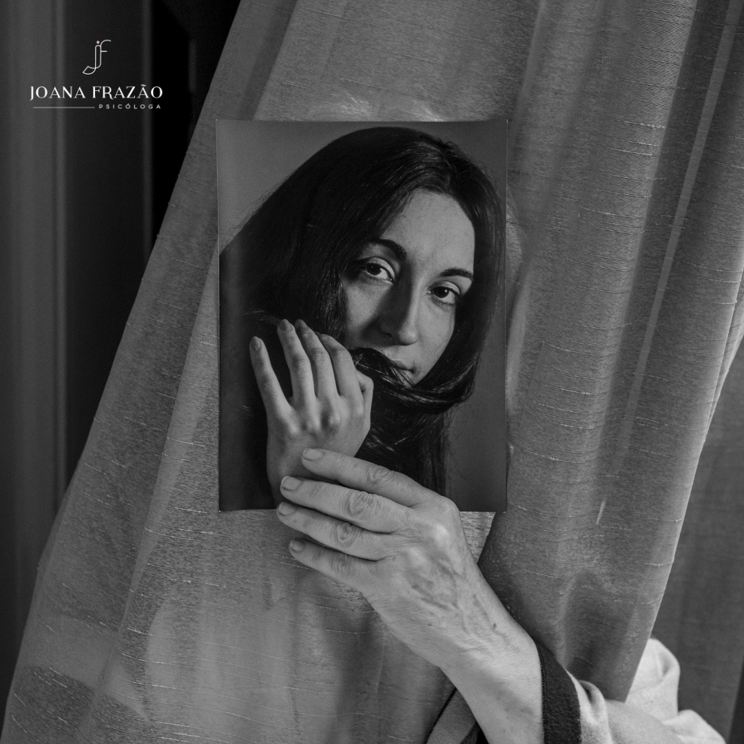 2. Não saber o que se sente também é um sinal: como lidar com o bloqueio emocionalAbordar a dificuldade de identificar e nomear emoções, normalizando essa experiência e oferecendo caminhos práticos para desenvolver linguagem emocional e consciência interna.